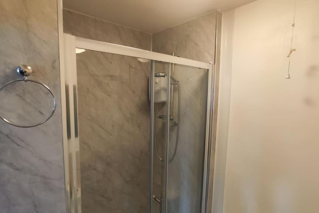 1 Bedroom Studio In A Supurb Area Of Кардифф Экстерьер фото